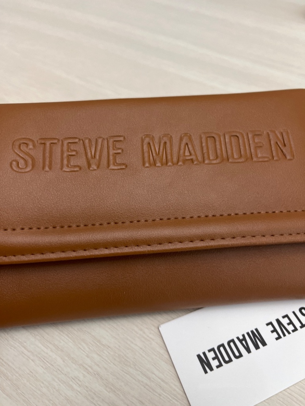 New Steve Madden Chocolate Trifold Wristlet - Picture 8 of 9